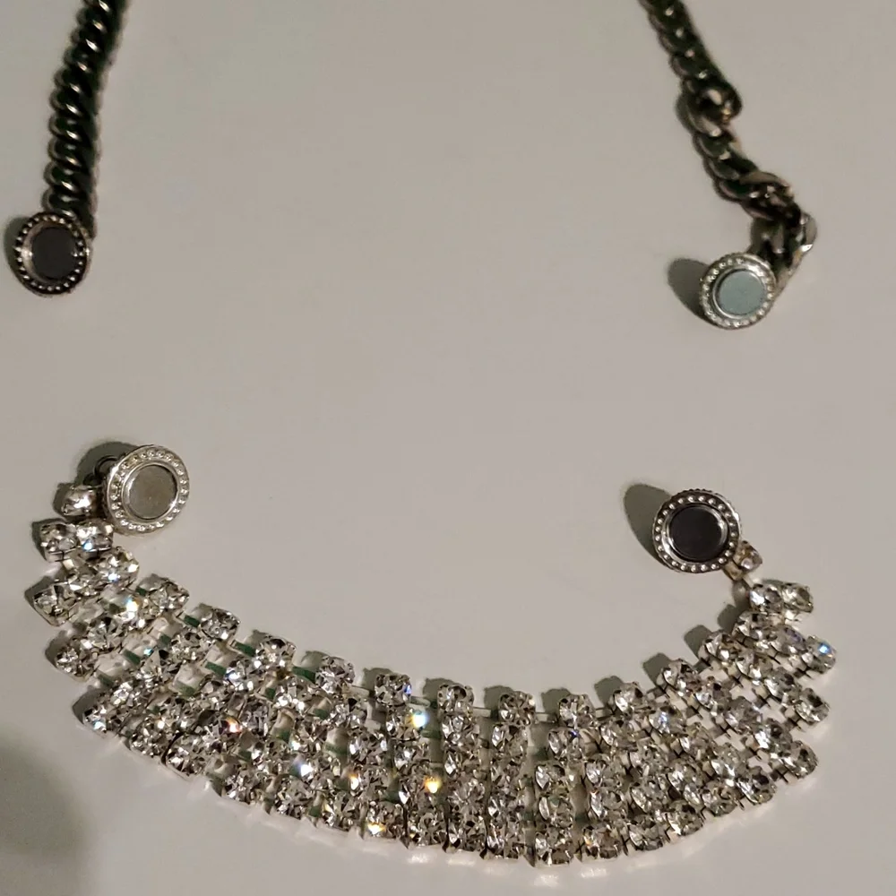 Fashion 5 strand rhinestone statement necklace with a thick silver chain
